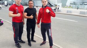 Тренер федерации бокса города Сызрань Равиль Азизов и его воспитанники…