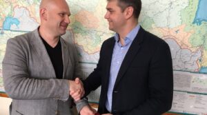 Депутат Самарской Губернской Думы Денис Сергеевич Кравчук вручил удостоверение помощника…