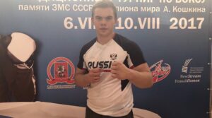Дмитрий Захарьев вк/80+ в первом бою одержал победу над соперником…