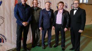 На фото слева направо: председатель наблюдательного совета федерации бокса города…