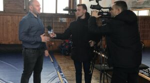 В спортивном зале СК»Грузавто» проходит съёмка репортажа о Арсене Караханяне,…