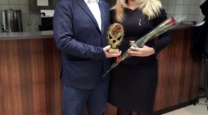 Памятный кубок от федерации бокса г.о.Сызрань ,любителю бокса ,партнёру Федерации,очаровательному…
