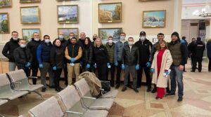 В город Сызрань прибыли беженцы из Украины , их встречали…