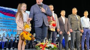 Председатель СРОО «Сплочение» Сергей Иванов , подарил Вере Константиновне мягкую…
