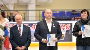 Вручение благодарственного письма от федерации фигурного катания на коньках России…